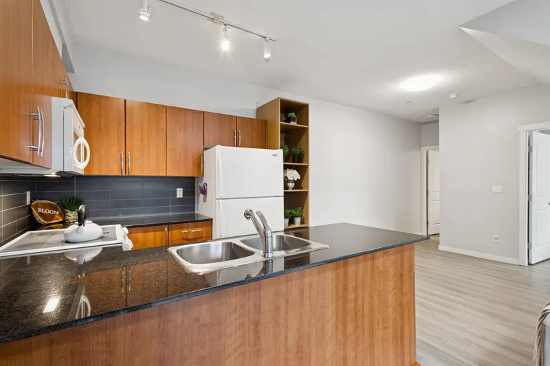 201 1661 FRASER AVENUE - photo 4 of 25