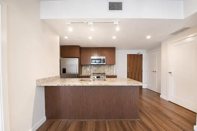 812 8688 HAZELBRIDGE WAY - photo 4 of 21