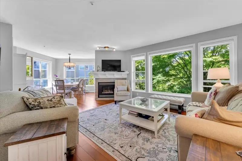 312 15555 16 AVENUE - photo 1 of 27