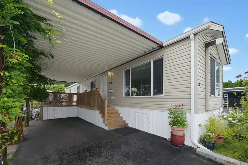 38 15875 20 AVENUE - photo 3 of 40