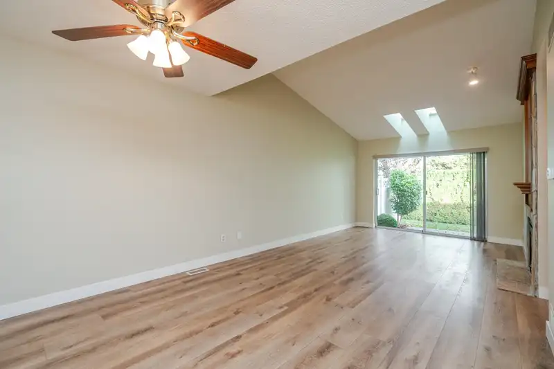 15 5365 205 STREET - photo 4 of 34