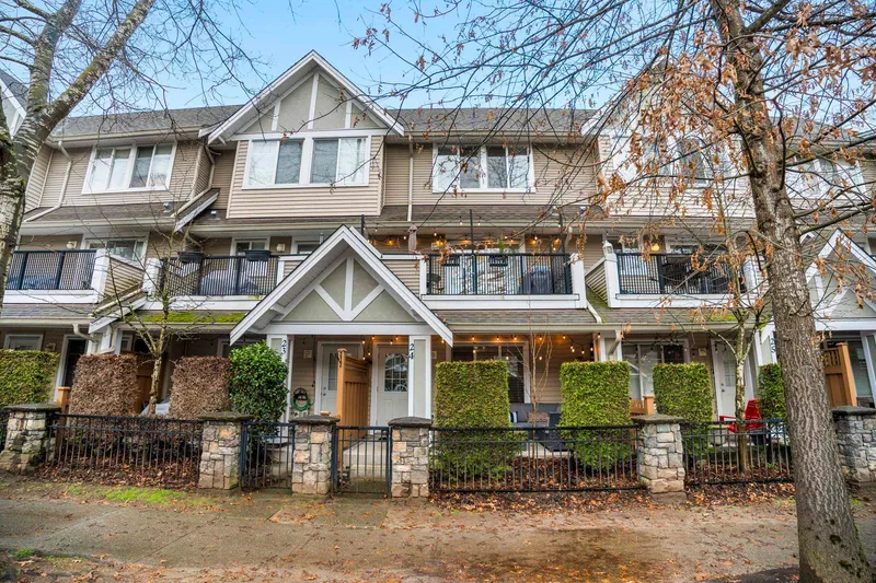 24 19141 124 AVENUE - photo 2 of 25