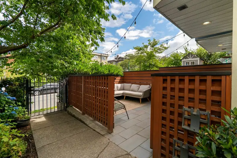 2042 TRIUMPH STREET - photo 2 of 40
