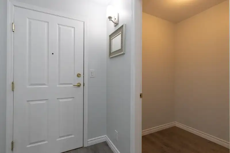 208 5650 OAK STREET - photo 3 of 26
