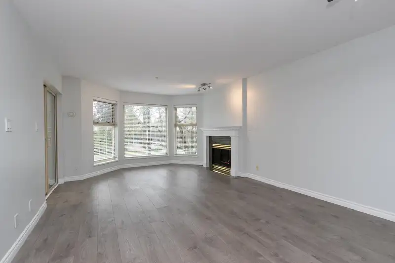 208 5650 OAK STREET - photo 4 of 26