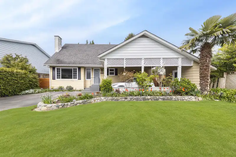 4713 46 AVENUE - photo 1 of 38