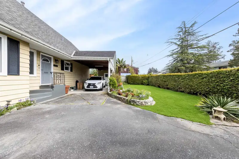 4713 46 AVENUE - photo 3 of 38