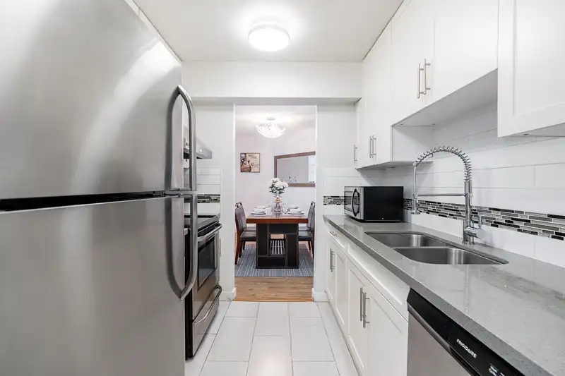 223 7431 MINORU BOULEVARD - photo 4 of 35