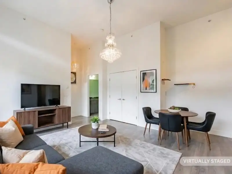 405 15628 104 AVENUE - photo 2 of 33