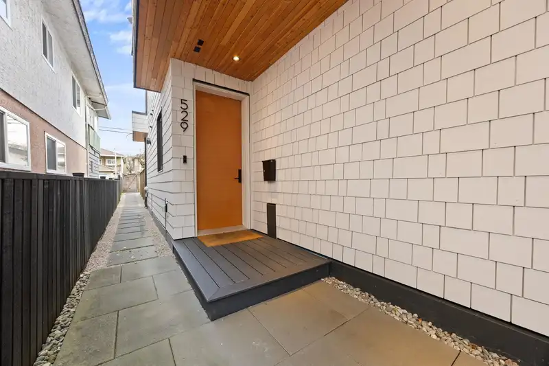 529 E 17TH AVENUE - photo 4 of 39