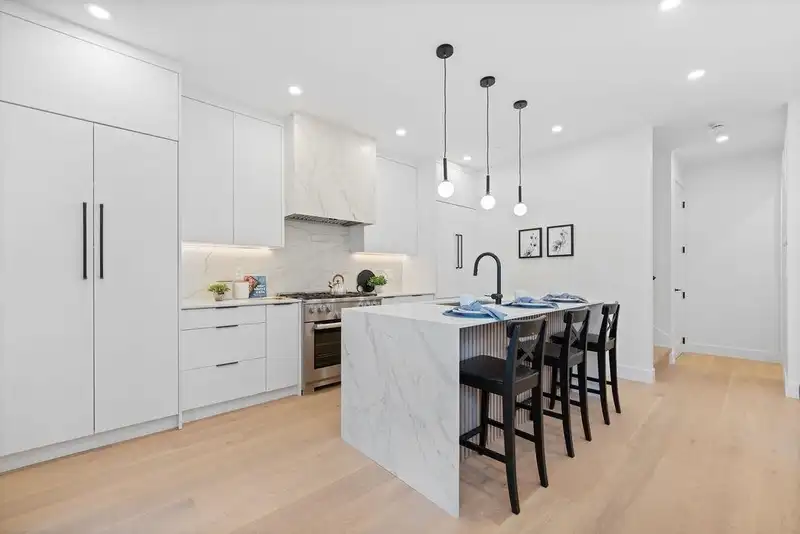1 3772 W 20TH AVENUE - photo 4 of 40