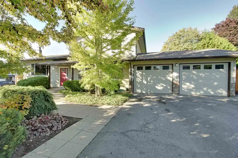 18843 120 AVENUE - photo 1 of 32