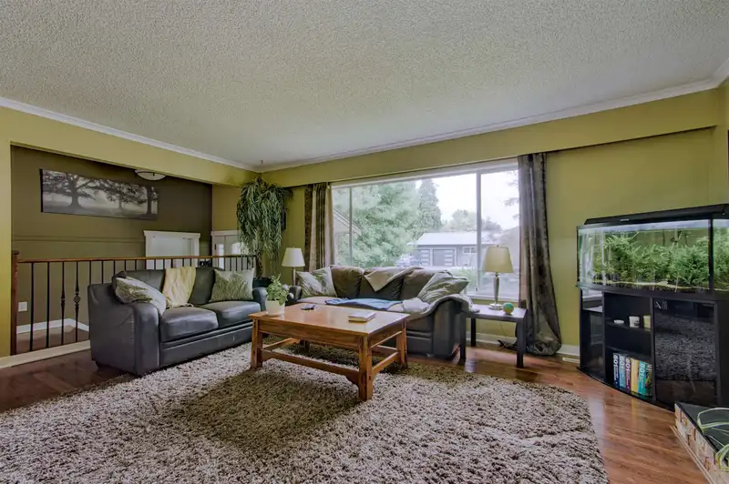18843 120 AVENUE - photo 4 of 32