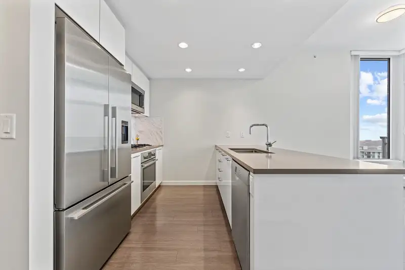 1207 3281 E KENT AVENUE NORTH AVENUE - photo 4 of 40