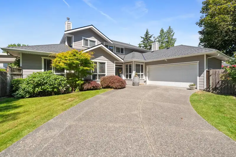 5193 HUMMINGBIRD DRIVE - photo 1 of 37