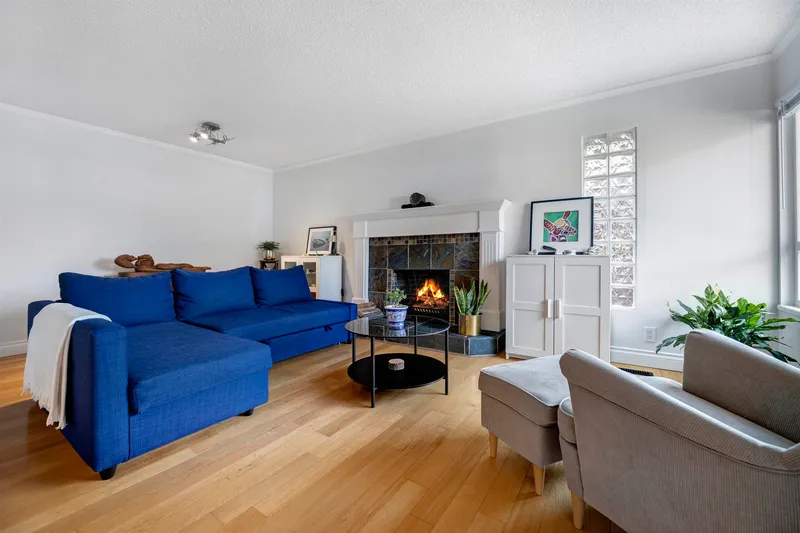 828 NICOLUM COURT - photo 3 of 25