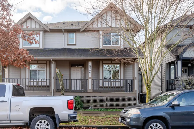 19586 72A AVENUE - photo 2 of 25