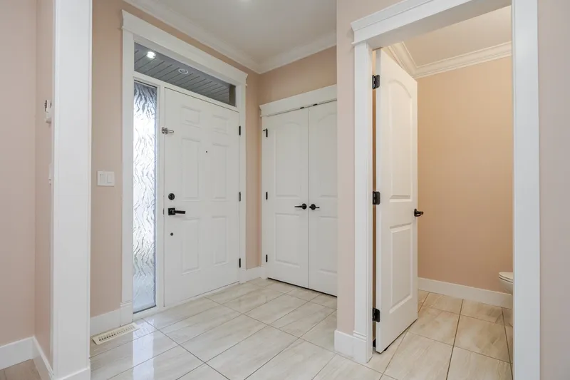 19586 72A AVENUE - photo 4 of 25