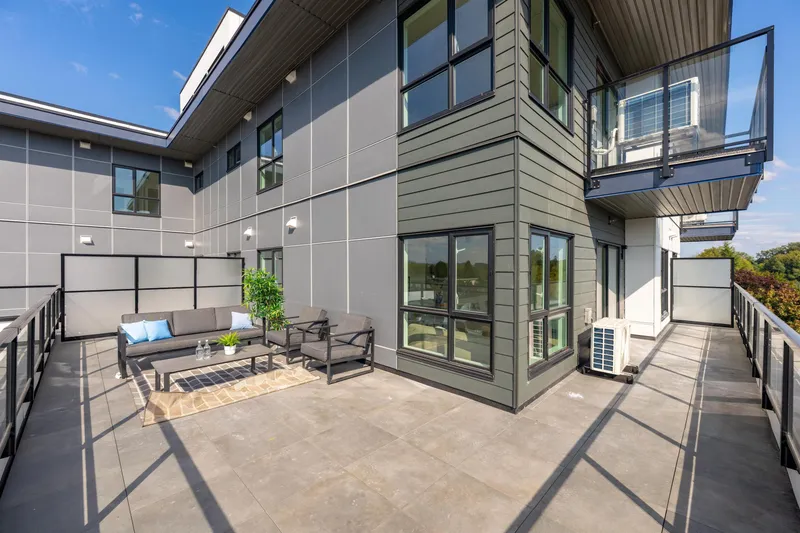 501 5398 207 STREET - photo 1 of 8