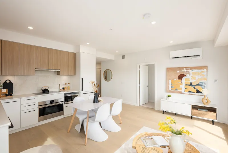 501 5398 207 STREET - photo 3 of 8