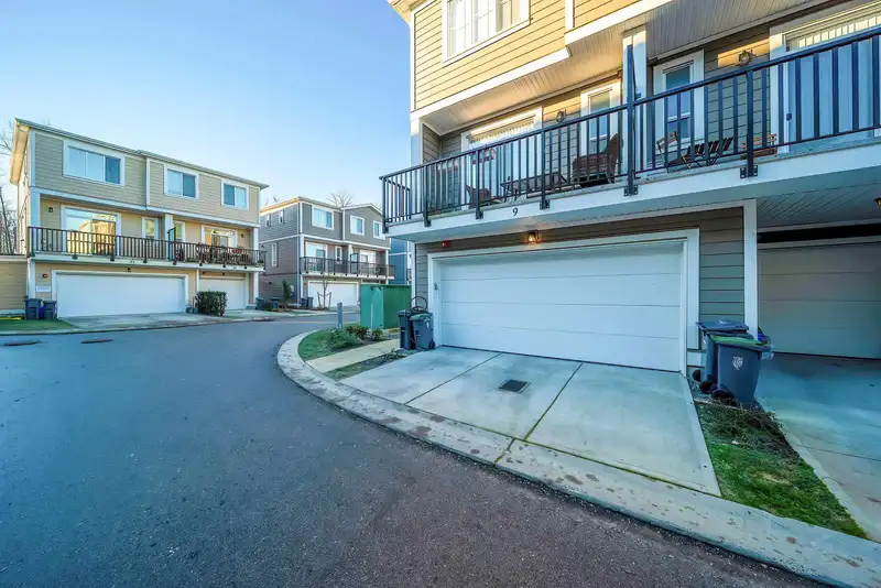 9 20680 76B AVENUE - photo 2 of 39