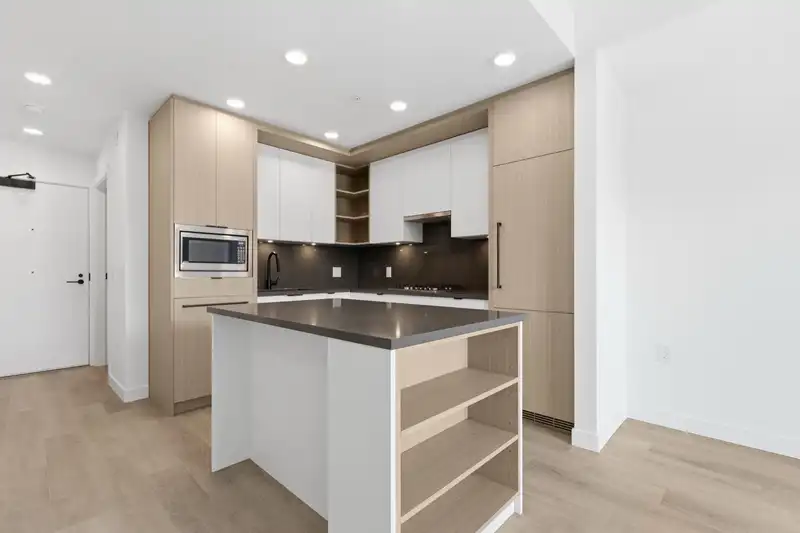 504 2268 E BROADWAY - photo 2 of 16