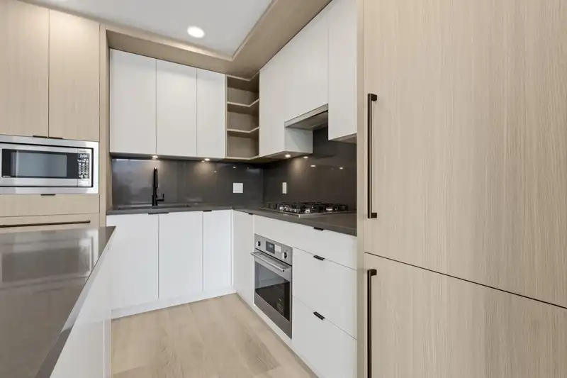 504 2268 E BROADWAY - photo 4 of 16
