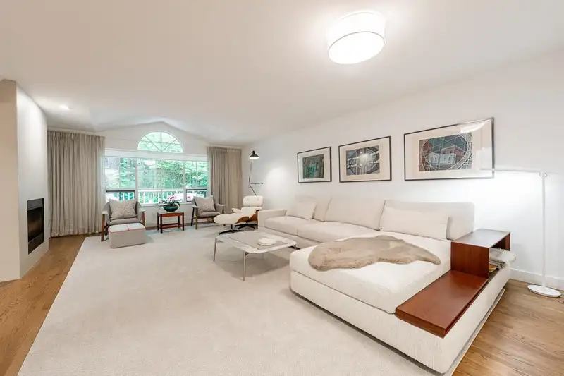 18 DEERWOOD PLACE - photo 4 of 40