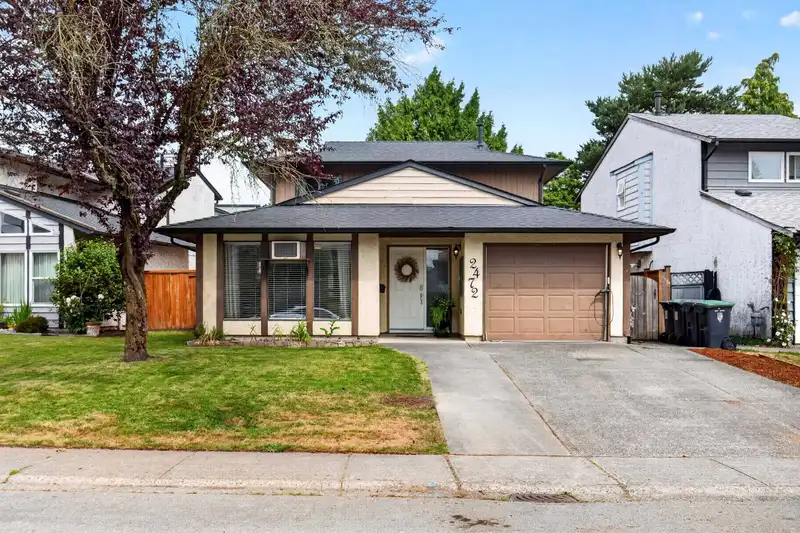 2472 WAYBURNE CRESCENT - photo 3 of 40