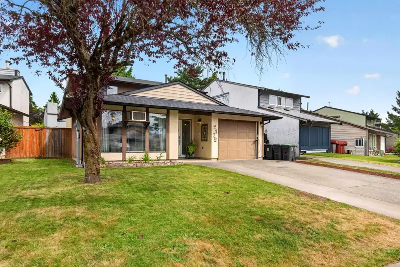 2472 WAYBURNE CRESCENT - photo 4 of 40