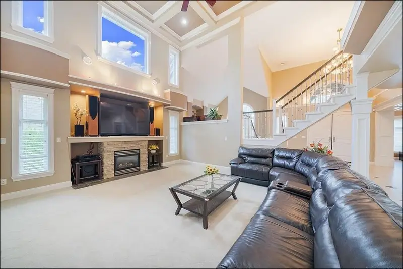 5479 124B STREET - photo 2 of 25