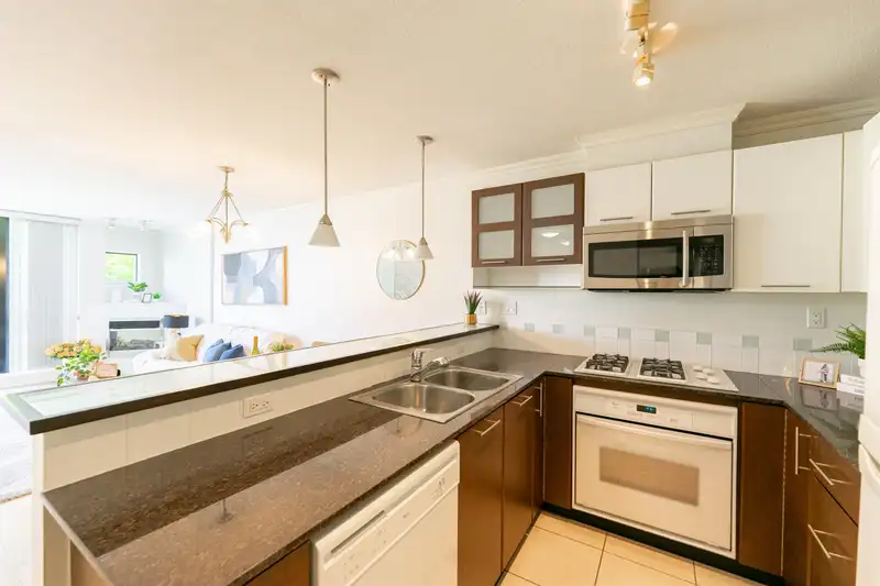 724 7831 WESTMINSTER HIGHWAY - photo 3 of 19