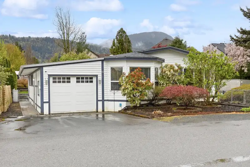 11 44565 MONTE VISTA DRIVE - photo 4 of 26