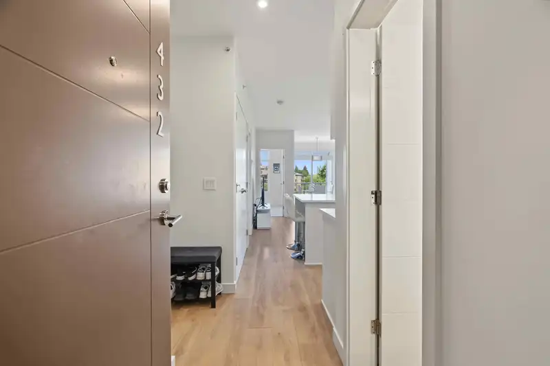 432 5415 BRYDON CRESCENT - photo 3 of 33