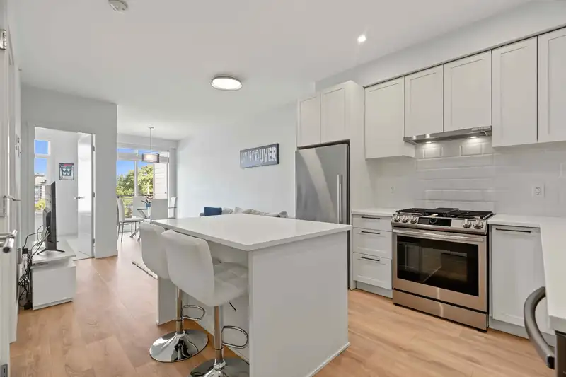 432 5415 BRYDON CRESCENT - photo 4 of 33