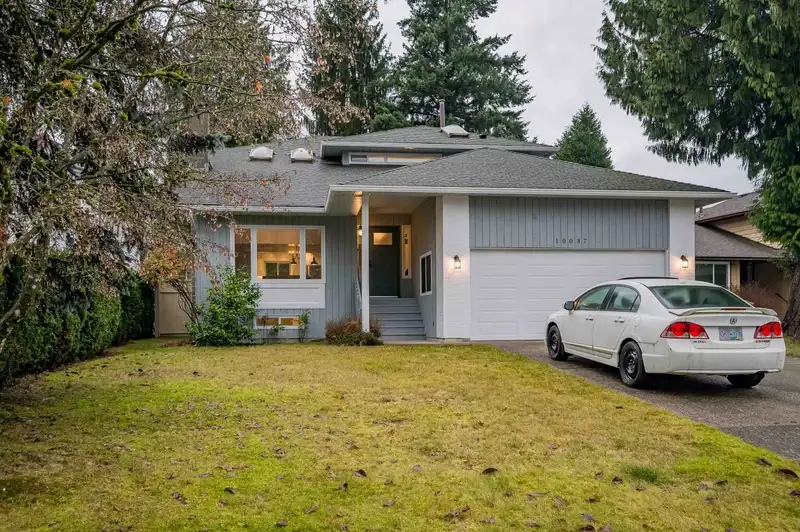 10037 158A STREET - photo 2 of 40