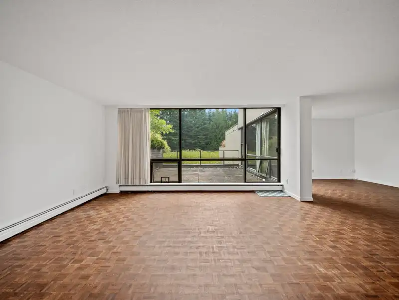 106 4900 CARTIER STREET - photo 4 of 40