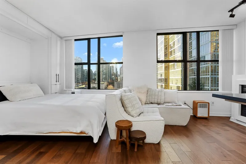 1108 989 BEATTY STREET - photo 3 of 23