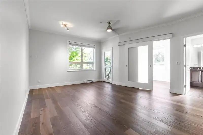 306 15268 18 AVENUE - photo 3 of 22