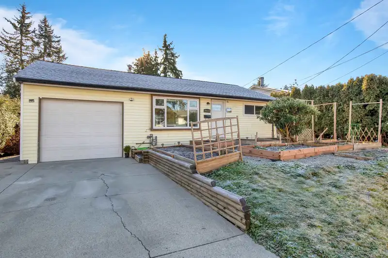 20334 WANSTEAD STREET - photo 1 of 19