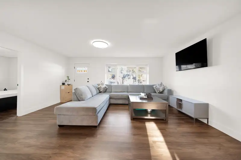 20334 WANSTEAD STREET - photo 2 of 19