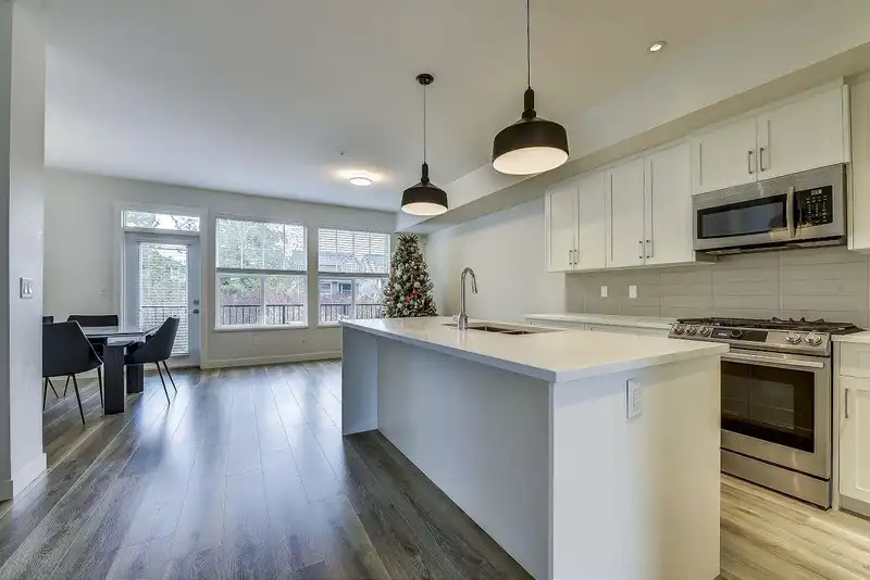17 8370 202B STREET - photo 3 of 39