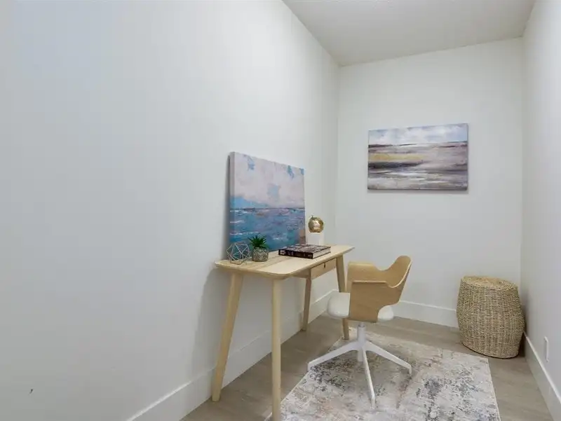 1805 680 SEYLYNN CRESCENT - photo 3 of 22