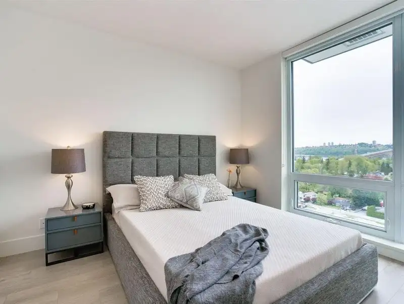 1805 680 SEYLYNN CRESCENT - photo 4 of 22