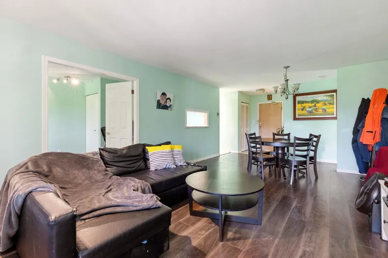 309 7368 ROYAL OAK AVENUE - photo 4 of 25