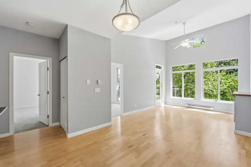 421 15385 101A AVENUE - photo 1 of 38
