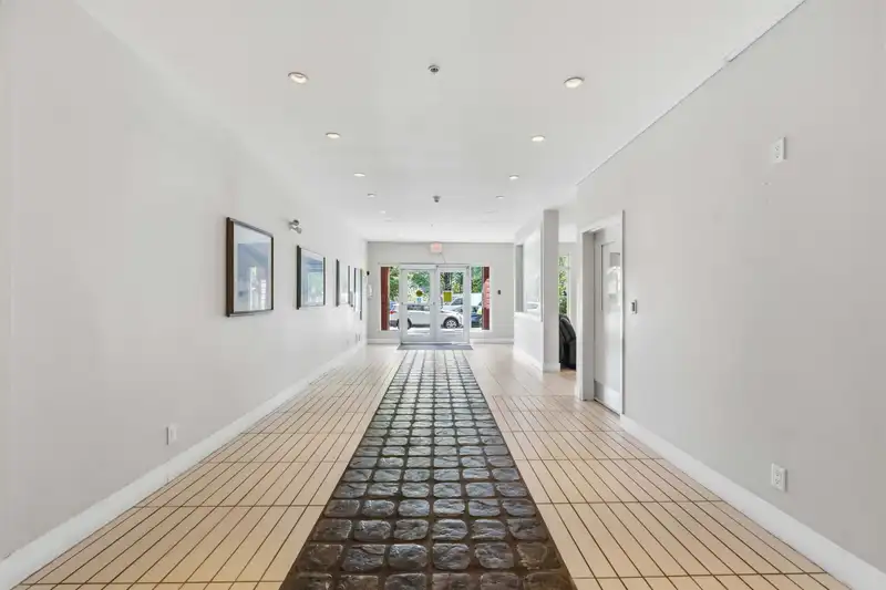 421 15385 101A AVENUE - photo 3 of 38