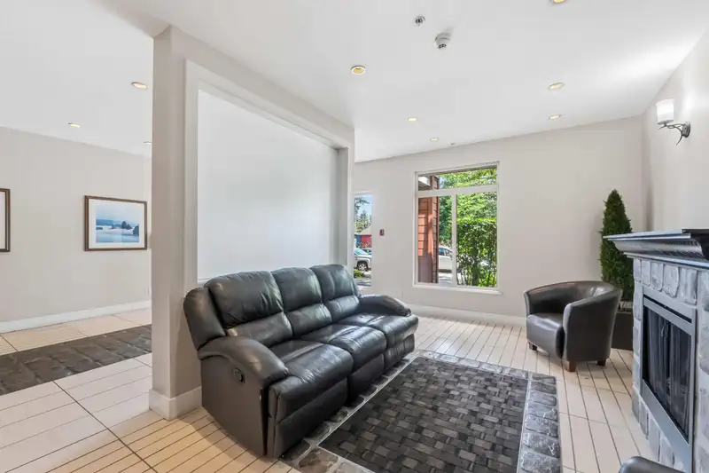 421 15385 101A AVENUE - photo 4 of 38