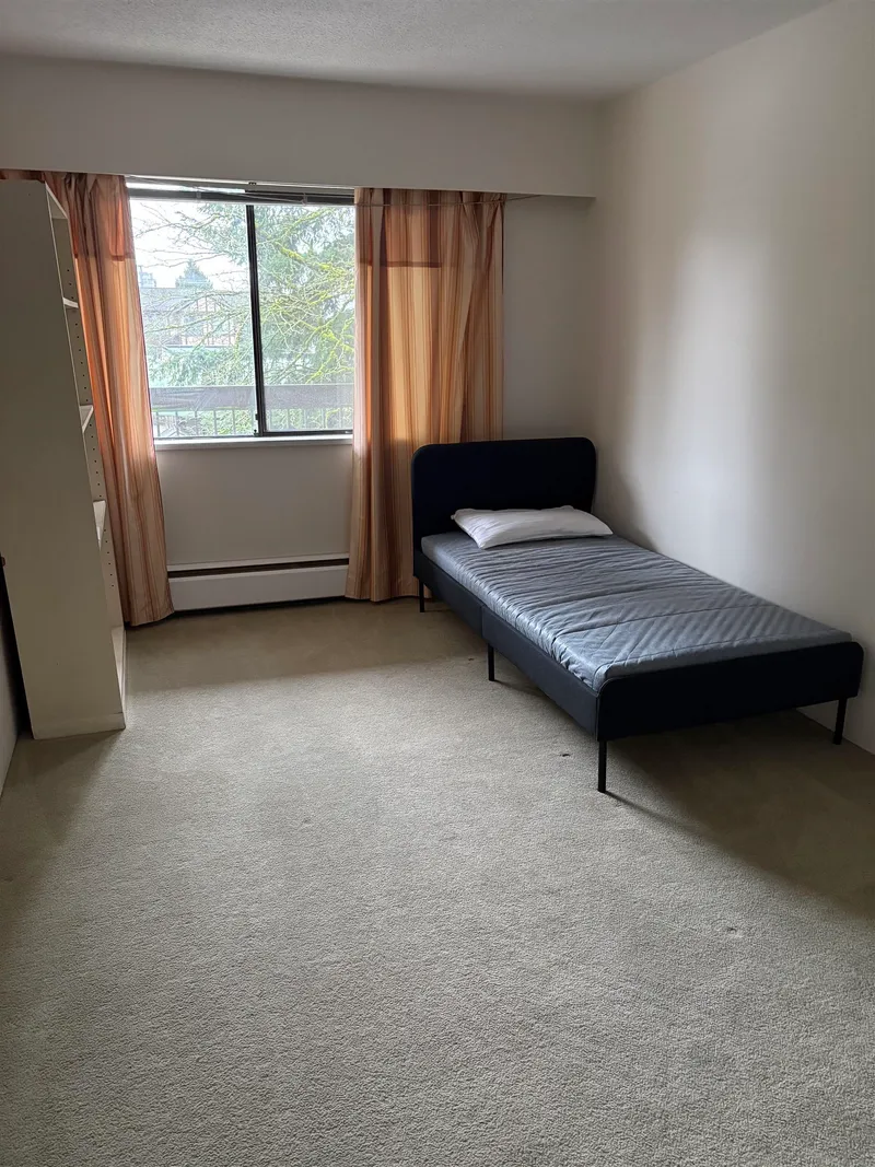 206 6560 BUSWELL STREET - photo 4 of 8