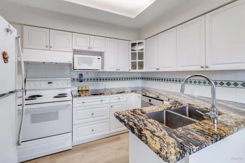 6555 ST. CHARLES PLACE - photo 2 of 11